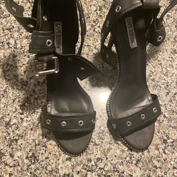 Cute button black heels - Picture 1 of 4